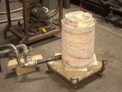 This simple furnace was used to heat the anvil parts for welding.